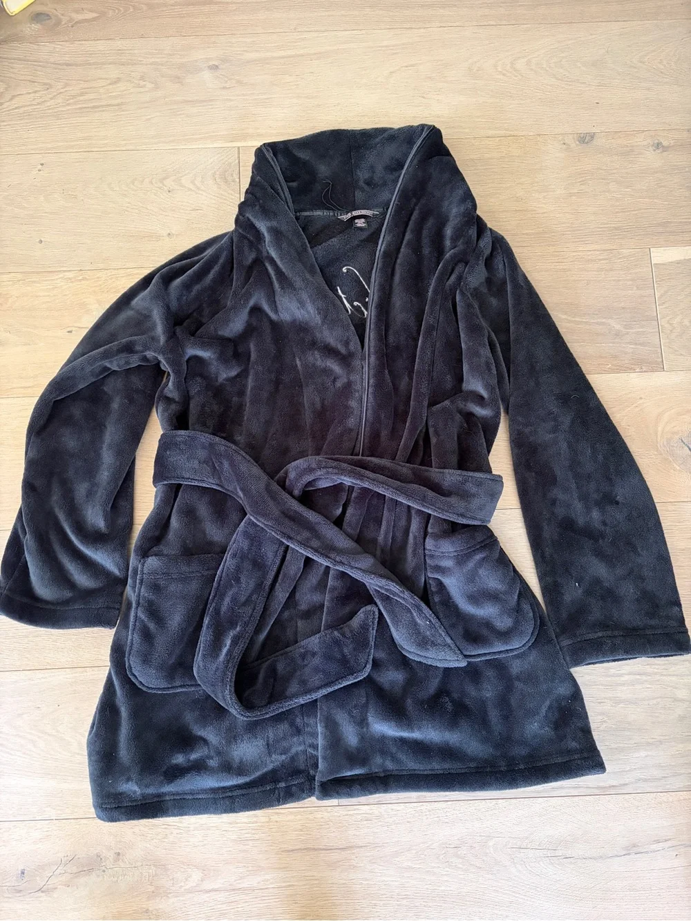 Victoria’s Secret plush vintage style black velvet robe logo - NWOT medium large